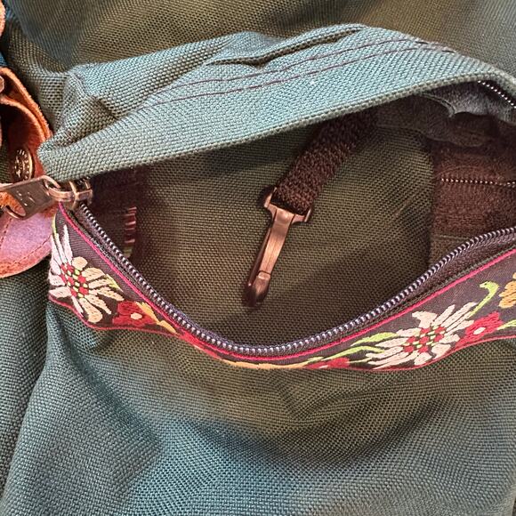 Vintage JanSport 90s Green Backpack Brown Leather Flap Embroidered Floral Trim main image 9